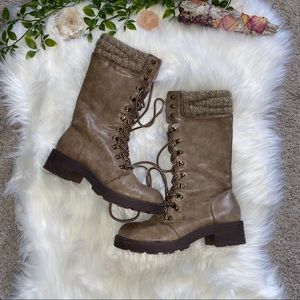 Women’s lace up boots